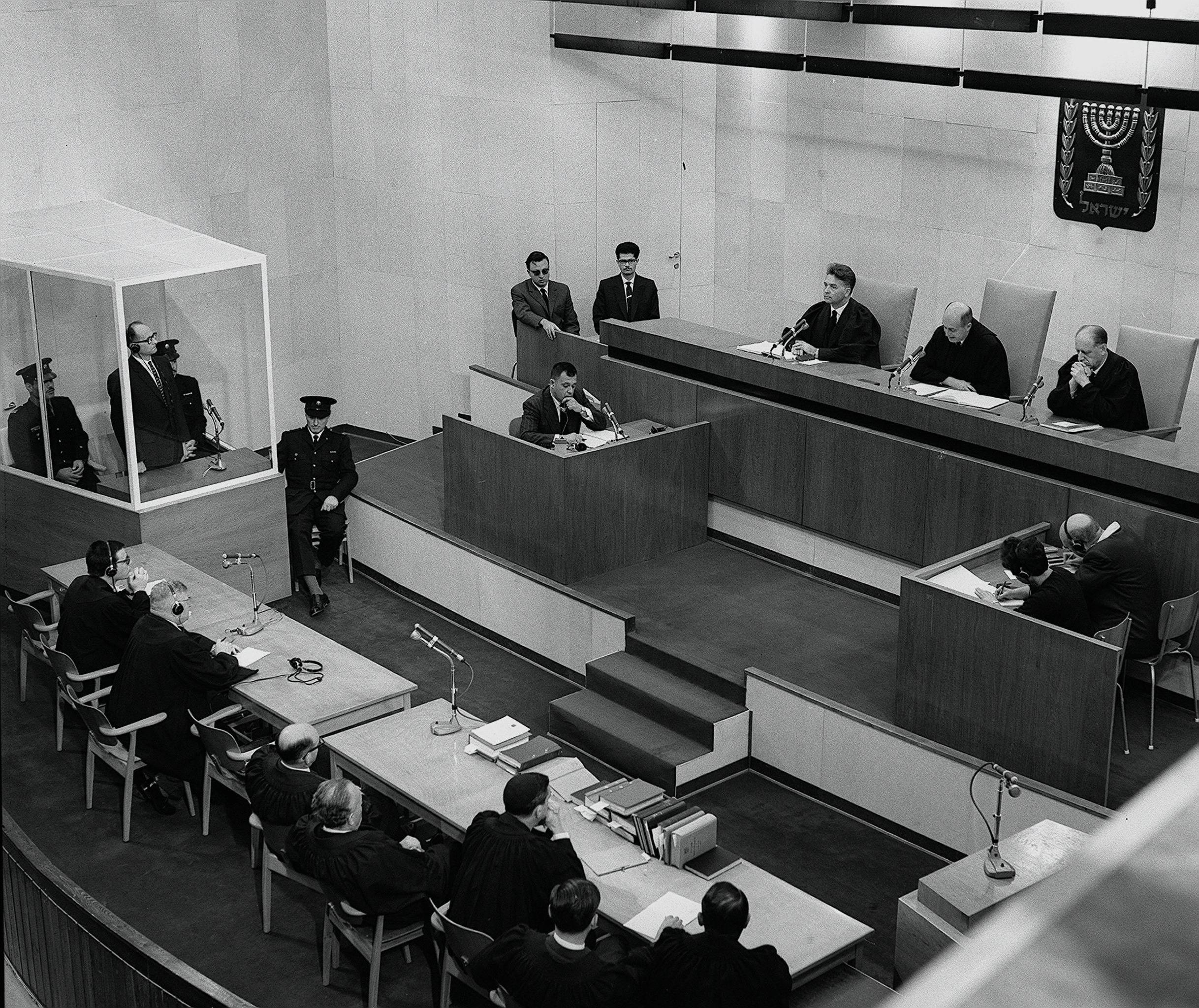 Eichmann condenado na cabine de vidro